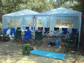 Отдых на природе тенты, палатки, генератор, стулья, столы, посуда, лодка, музыкальное сопровождение