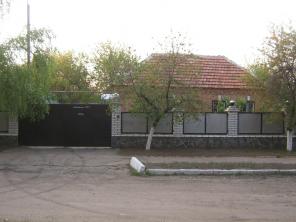Продам дом в г.Орехов Запорожской обл. со всеми удобствами