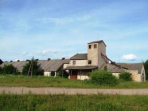 Продам участок с зданием на берегу реки в пригороде Вильнюс в Литве